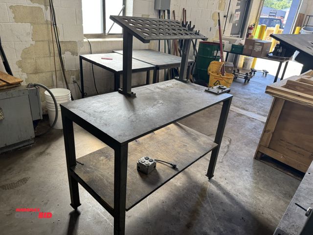 Orbitbid.com - Lot 1-2325 - (1) CAT 40 steel tool table