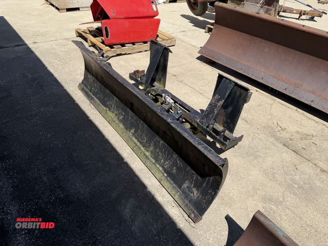 Lot 1-102567 - (1) Snow plow skid steer mount, 6'