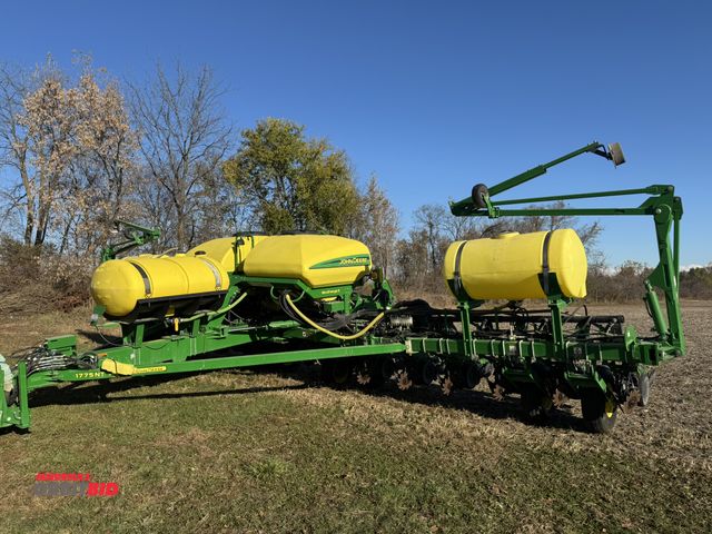 Lot 1-18113 - (1) 2016 John Deere 1775NT, 16-row corn planter, 30" row MaxEmerge 5 with Yetter air adjustable row ...