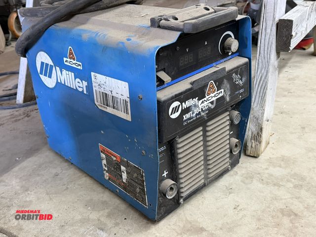 Lot 1-1370 - (1) Miller, model XMT304CC/C, weld arc welder/DC inverter, working condition unknown, S/N LH340743A,...