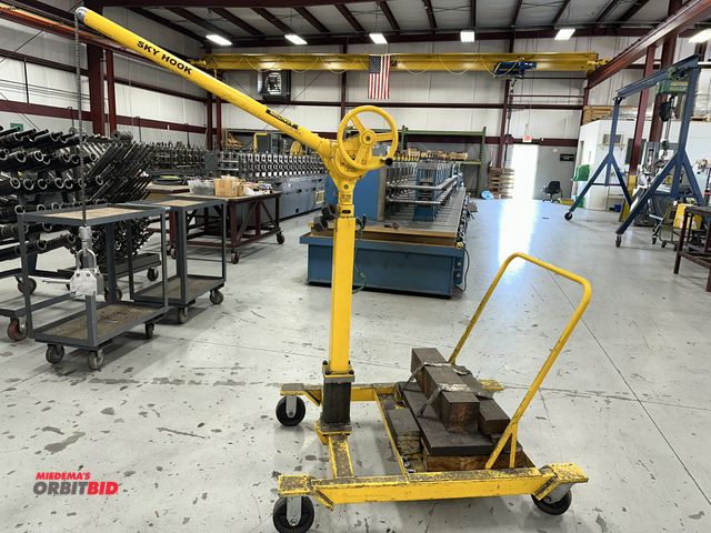 Lot 1-19219 - (1) Sky Hook 300 lb. capacity manual lift unit, S/N 1A2129, with approx. 800 lb. permanent lift magn...