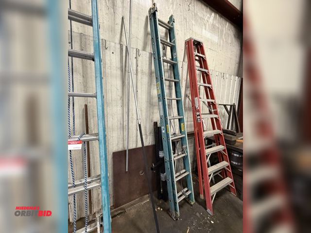 Lot 1-6471 - (1) Werner Electro Master 20' fiberglass extension ladder.