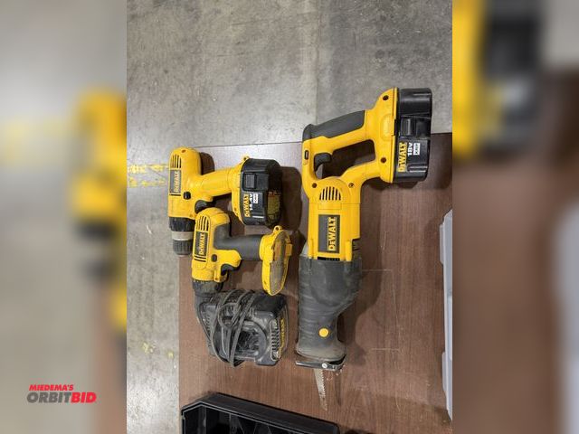 Lot 1-20086 - (1) DeWalt 14.4V, 3/8" drill, model DW928, (1) DeWalt 14.4V, 1/2" drill, model DC728, (1) DeWalt rec...