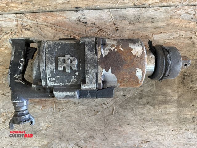 Lot 1-1335 - (1) Ingersoll-Rand, 1" capacity heavy duty impact tool with twist lock attachment.