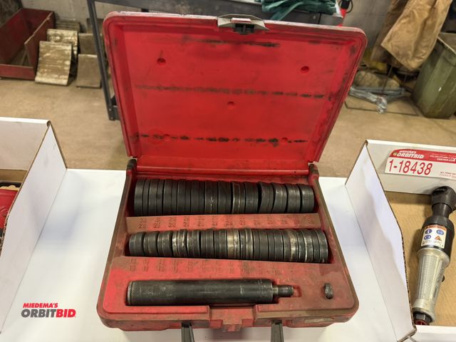 Lot 1-18441 - (1) Snap-On, model A257, 28-piece bushing driver set, appears to be complete, with case.