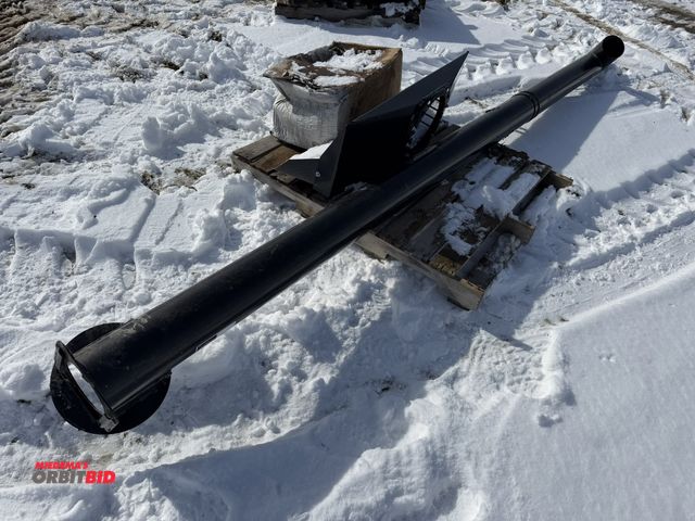 Lot 1-11606 - (1) Killbros KB212 hydraulic box auger with poly flighting, hydraulic motor, hoses, and basket, unit...