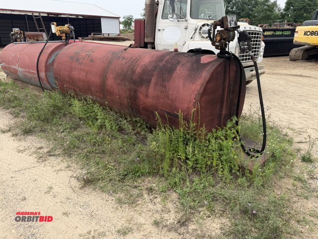 Lot 1-18352 - (1) approx. 1000-gallon fuel tank with a Gas Boy 12V electric pump, hose, and nozzle.