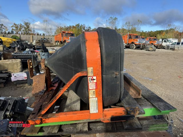 Lot 1-16002 - (1) SaltDogg, model TGS05B, rear mount salt spreader, S/N 06024, working condition unknown, untested...