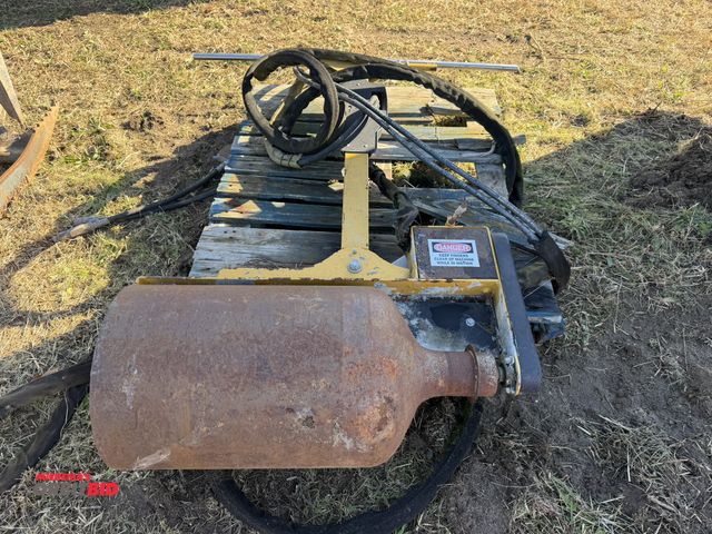 Lot 1-2919 - (1) hydraulic roller attachment, 24" x 16" diameter drum, hydraulic lines, unknown application.