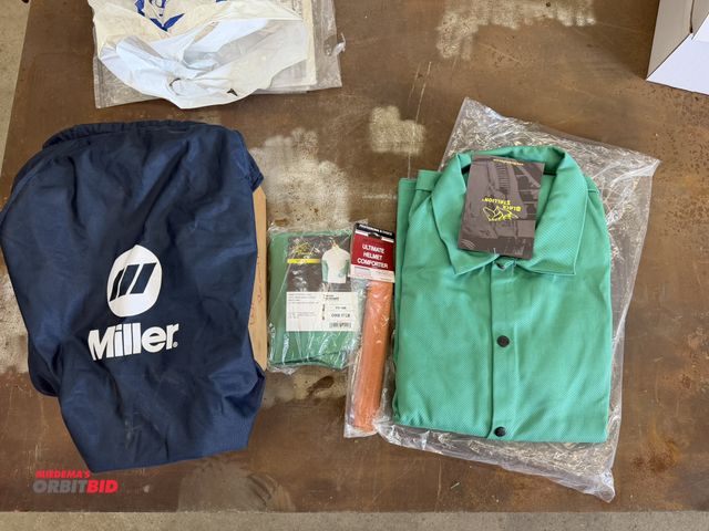 Lot 1-6181 - Lot of welding apparel, including (1) new Black Stallion, size 3XL, flame-resistant welding jacket, ...