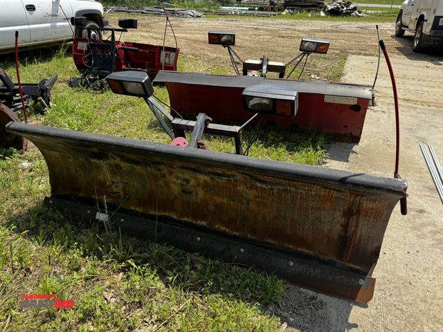 Lot 1-14293 - (1) 88" snow plow blade, includes pumps and lights.