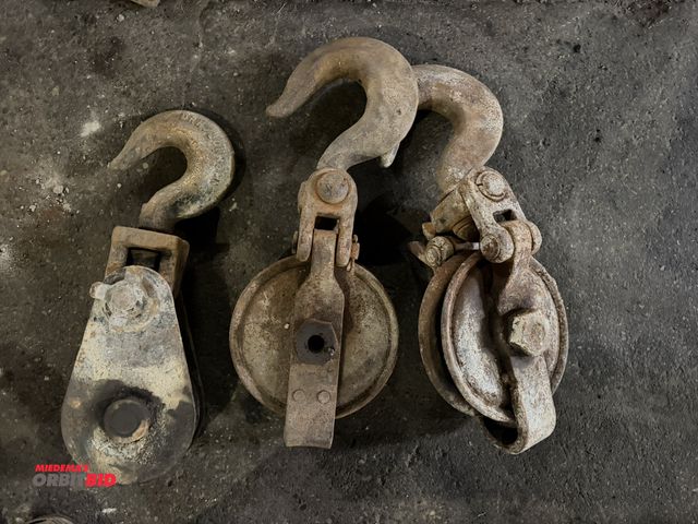 Lot 1-1283 - Lot including (1) approx. 6" diameter, and (2) approx. 8" diameter pulley blocks, all with heavy dut...