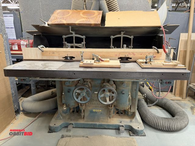 Lot 1-16315 - (1) Porter, model 206, dual head wood shaping machine, S/N RG7631, with a 65.5" width x approx. 40" ...
