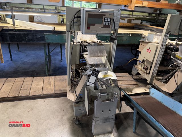 Lot 1-102509 - (1) Yakima MBP 8000 bagger, semi automatic bagger, air dump