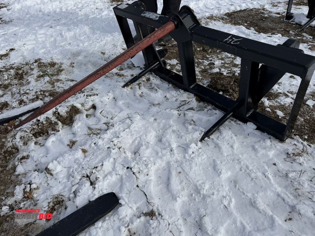 Lot 1-11528 - (1) Horst, approx. 34", 3 point bale spear loader tractor attachment, model SE50AO600, S/N 21LA06868...