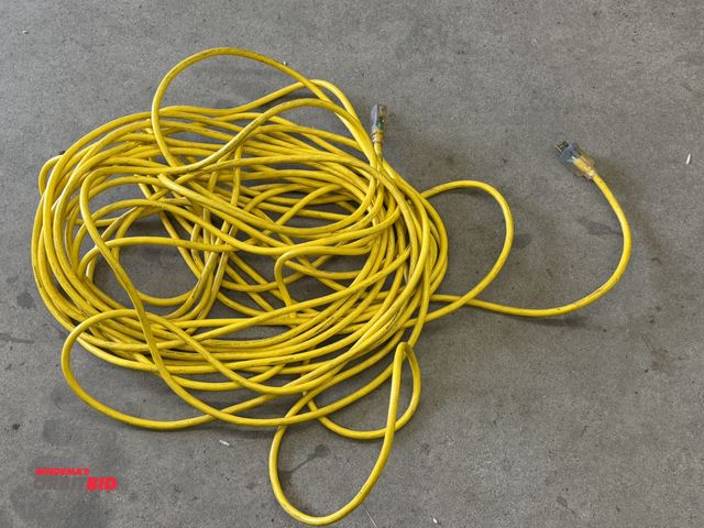 Lot 1-6195 - Lot including (1) approx. 100', heavy duty outdoor extension cord with (1) work light with attached ...