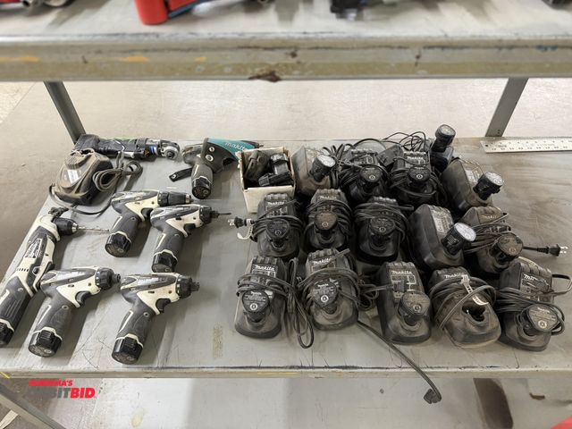 Lot 1-17408 - Lot of Makita 12V cordless rechargeable tools, includes (5) model FD01, 10.8V-12V hex drivers, (1) m...