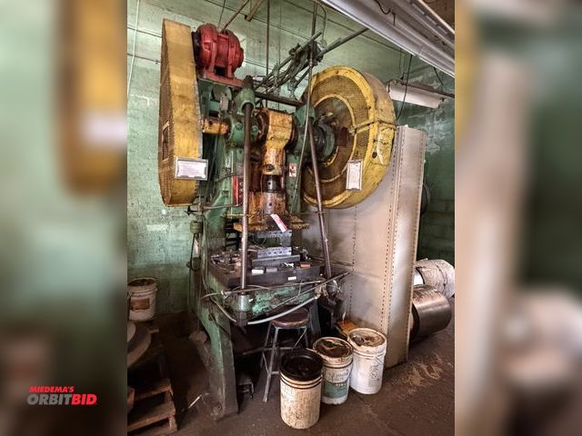 Lot 1-18668 - (1) V &amp; O Press model 51/2, tonnage unknown, estimating 40-50 ton, was currently used for emboss...