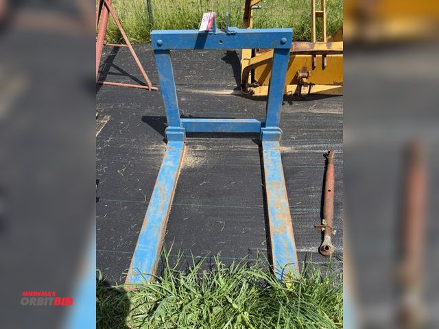 Lot 1-8134 - (1) 3 pt. fork attachment, 36" x 4" forks.