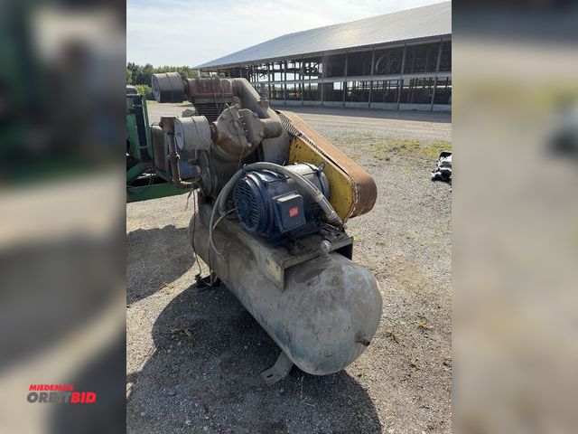 Lot 1-3323 - Ingersoll Rand 25T air compressor. 230/460 volts, 25 hp electric motor.