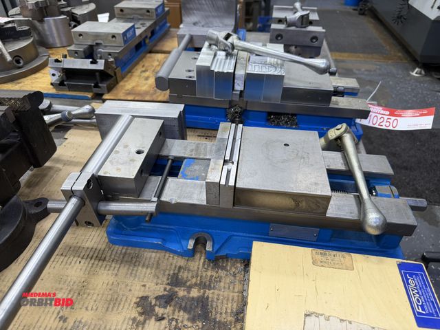 Lot 1-10251 - (1) 6" machinists vise with handle, extra chuck jaws, and braces.