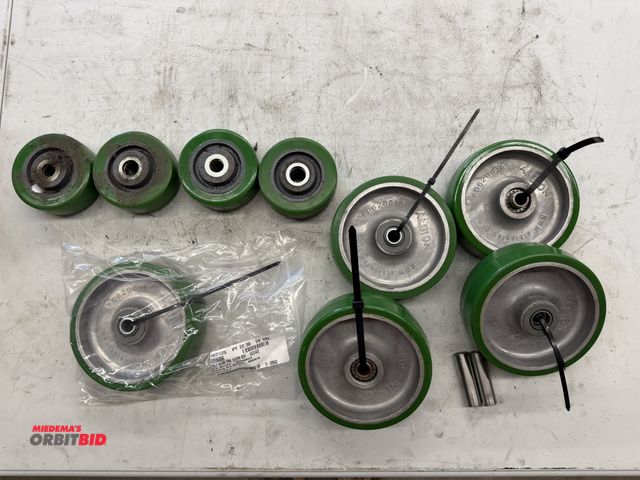 Lot 1-6143 - Lot of (5) new Albion 6" x 3" rubberized casters  with poly aluminum wheels, and set of (4) used 4" ...