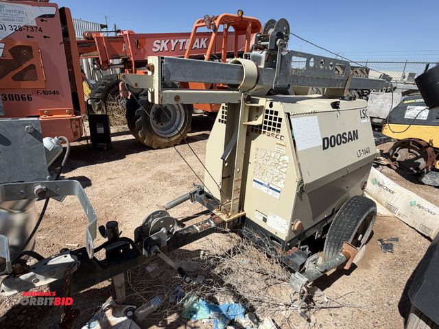 Lot 1-18211 - 2014 Doosan LSC Light Tower, 2 cylinder diesel engine, 4-light extendable tower, hand crank, mounted...