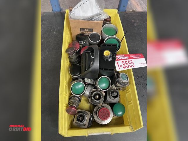 Lot 1-3555 - Large Push Buttons &amp; AB Palm Buttons