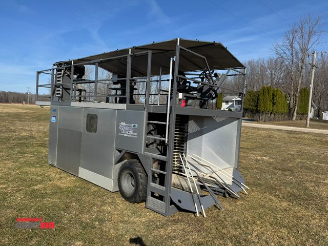 Lot 1-1650 - 2019 Haven Harvesters 5440 Top Load Compact Blueberry Harvester