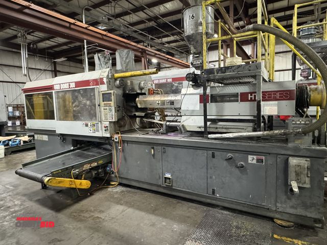 Lot 1-2520 - (1) 1997 Van Dorn 300-HT-30, plastic injection molding machine, 300-ton capacity, x 30 oz. shot, tog...