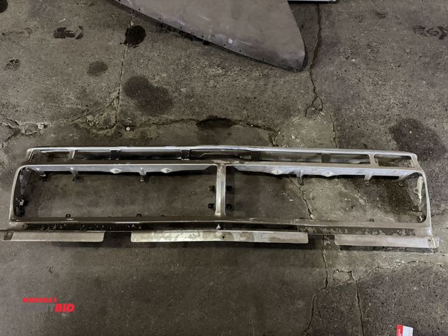 Lot 1-1245 - (1) grill for a 1977 Ford F250.