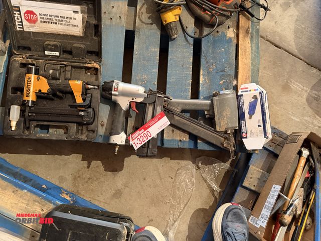 Lot 1-3290 - (4) Assorted air nailers/staplers