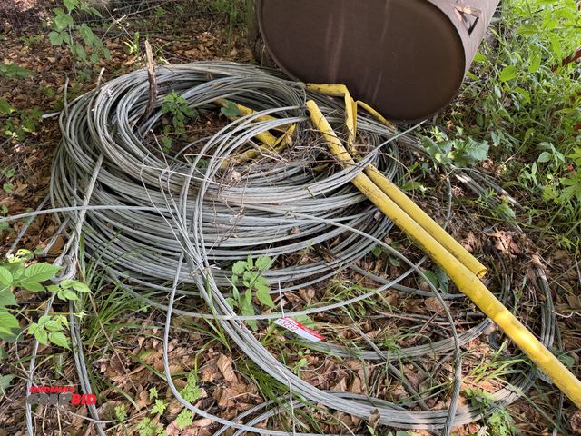 Lot 1-3232 - Lot of cable and (1) fuel tank
