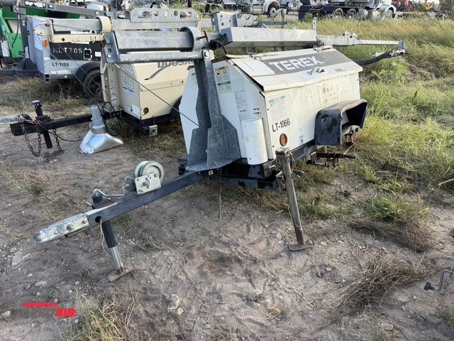 Lot 1-9529 - (1) 2012 Terex RL4000 light tower, 3-cyclinder diesel engine, 4-light extendable tower, VIN 4ZJSL141...