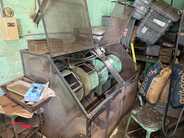 Lot 1-18652 - (1) 4-unit rotary polishing station, with a 72" x 43" deep x 48" tall cage, with (4) 20" diameter ro...