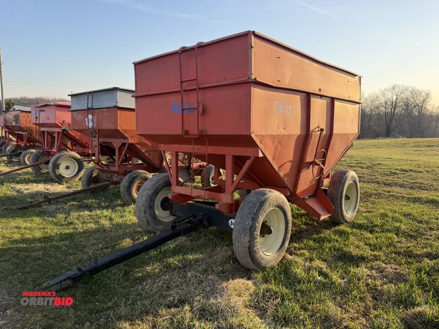 Lot 1-19107 - (1) Killbros Gravity Wagon on J &amp; M running gear, 11R22.5 tires, extendable tongue, bin extensio...