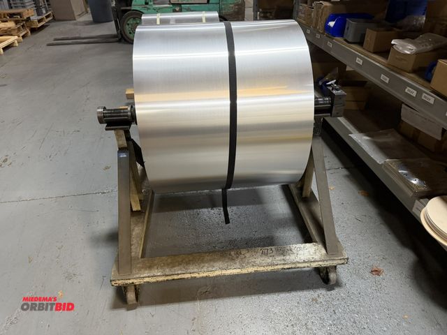 Lot 1-18714 - (1) 24" roll of Mill face aluminum, .020" thickness, includes cart, overall weight with cart and alu...