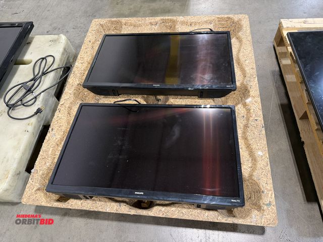 Lot 1-5581 - Lot of (2) Philips 32" Roku TV's, model 32PFL4664/F7A, no remotes.