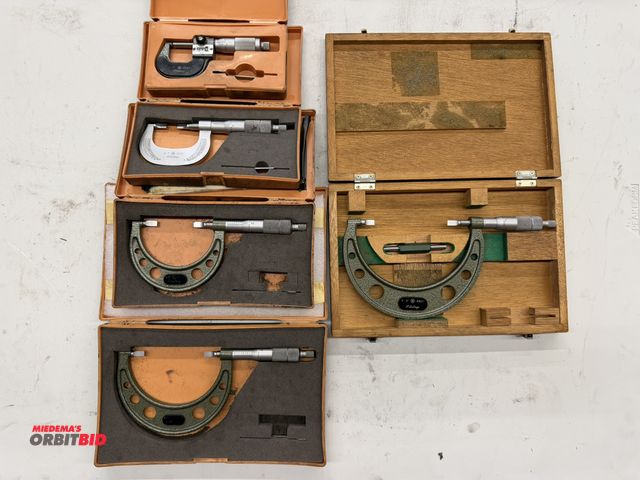 Lot 1-6113 - Lot of 5 various micrometers, (4) with plastic cases, (1) with wood case, includes (2) Mitutoyo 0" -...
