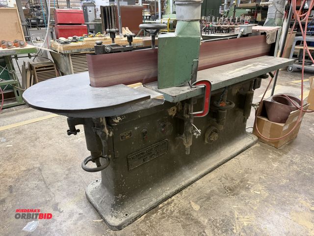 Lot 1-16495 - (1) Ekstrom-Carlson &amp; Company, model 112-A, oscillating edge sander, patent # 182953, 8" belt, 6...