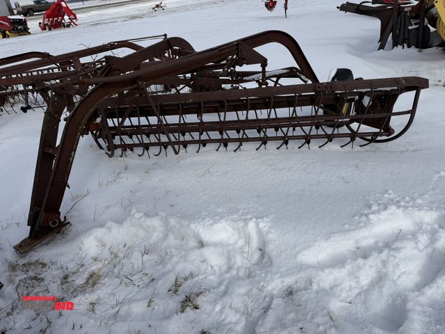 Lot 1-11484 - (1) unknown brand 4-bar hay rake, ground driven, working condition unknown, missing manual jack, win...