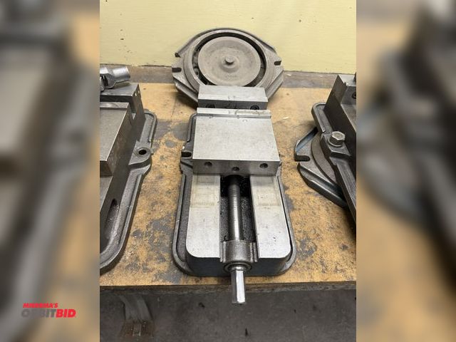 Lot 1-886 - (1) Kurt 6" heavy duty machinists vise with swivel base.