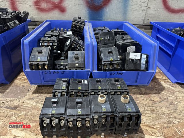 Lot 1-4447 - Large lot of 3-pole, Square-D QO breakers, bolt on style.