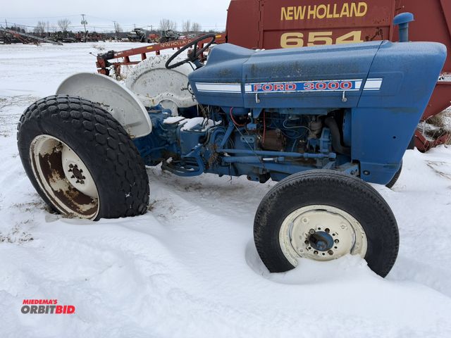 Lot 1-11516 - (1) Ford 3000 tractor, 4-cylinder gas engine rear turf tires, missing seat, 540 rear PTO shaft, no v...