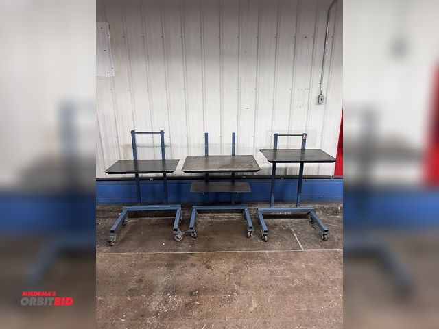 Lot 1-3500 - (3) Metal Workstaion Carts on Casters