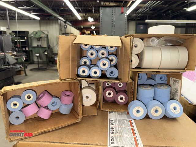 Lot 1-2093 - Lot of assorted small grinding wheels.