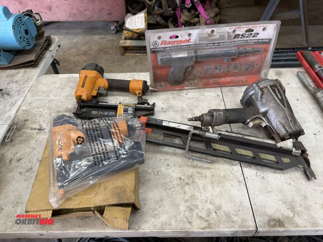 Lot 1-1423 - Lot including (1) new Bostitch, model SB1664FN, 16 gauge straight nail pneumatic finish nailer, (1) ...