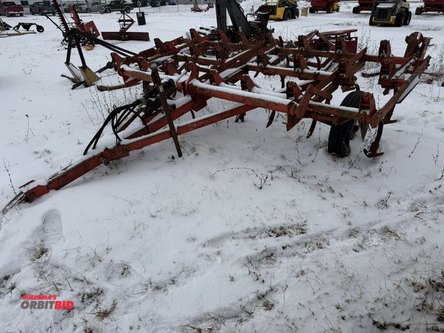 Lot 1-10446 - (1) Case 12' wide cultivator, hydraulic lift, pin hitch.