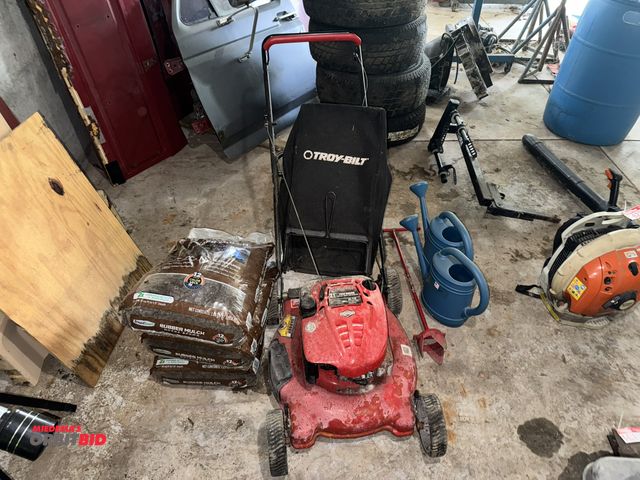Lot 1-627 - (1) Troy-Bilt 21" push mower, rear bag mulch side discharge, includes (3) 1.25 cubic feet bags of Gr...