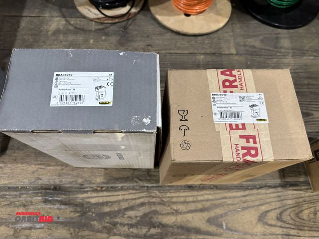 Lot 1-4405 - Lot of (2) Square-D circuit breakers, both are BDA36040, 3 pole/40 amp.